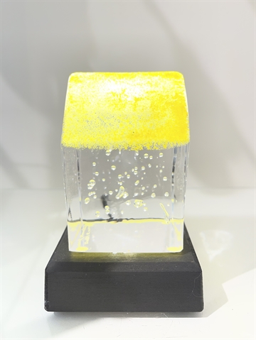 Glashus med lys - gul