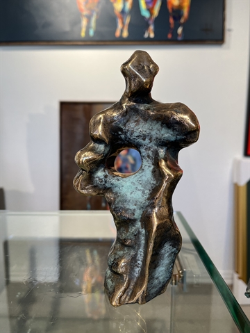 Bronzefigur "Kast blot dine sten"