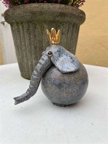 Keramik elefant med guldkrone
